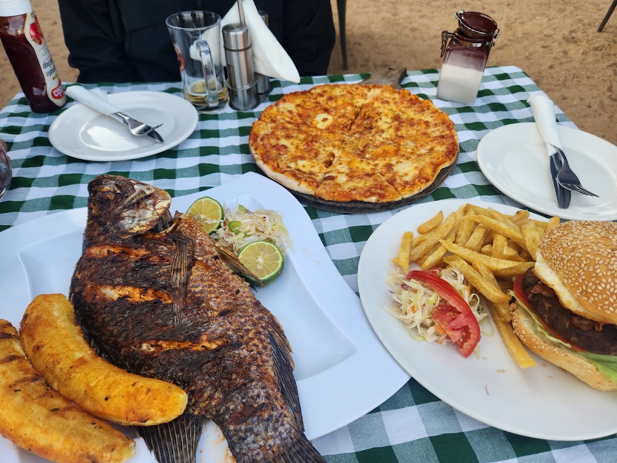 Goretti's Pizzeria And Bar entebbe - Photo 4