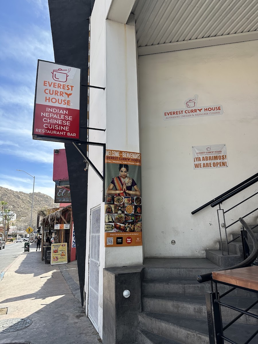 Everest Curry House