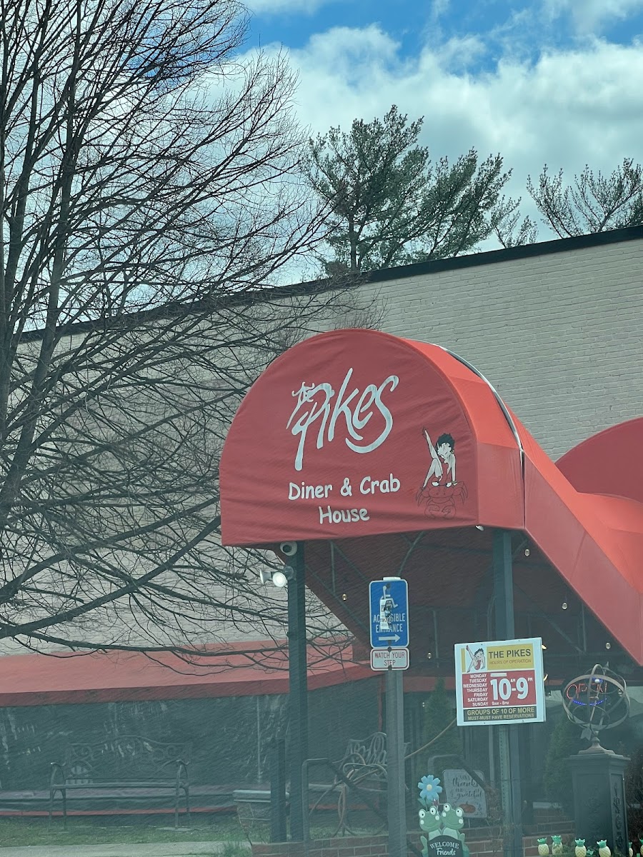Pikes Cinema Bar and Grill - Photo 3