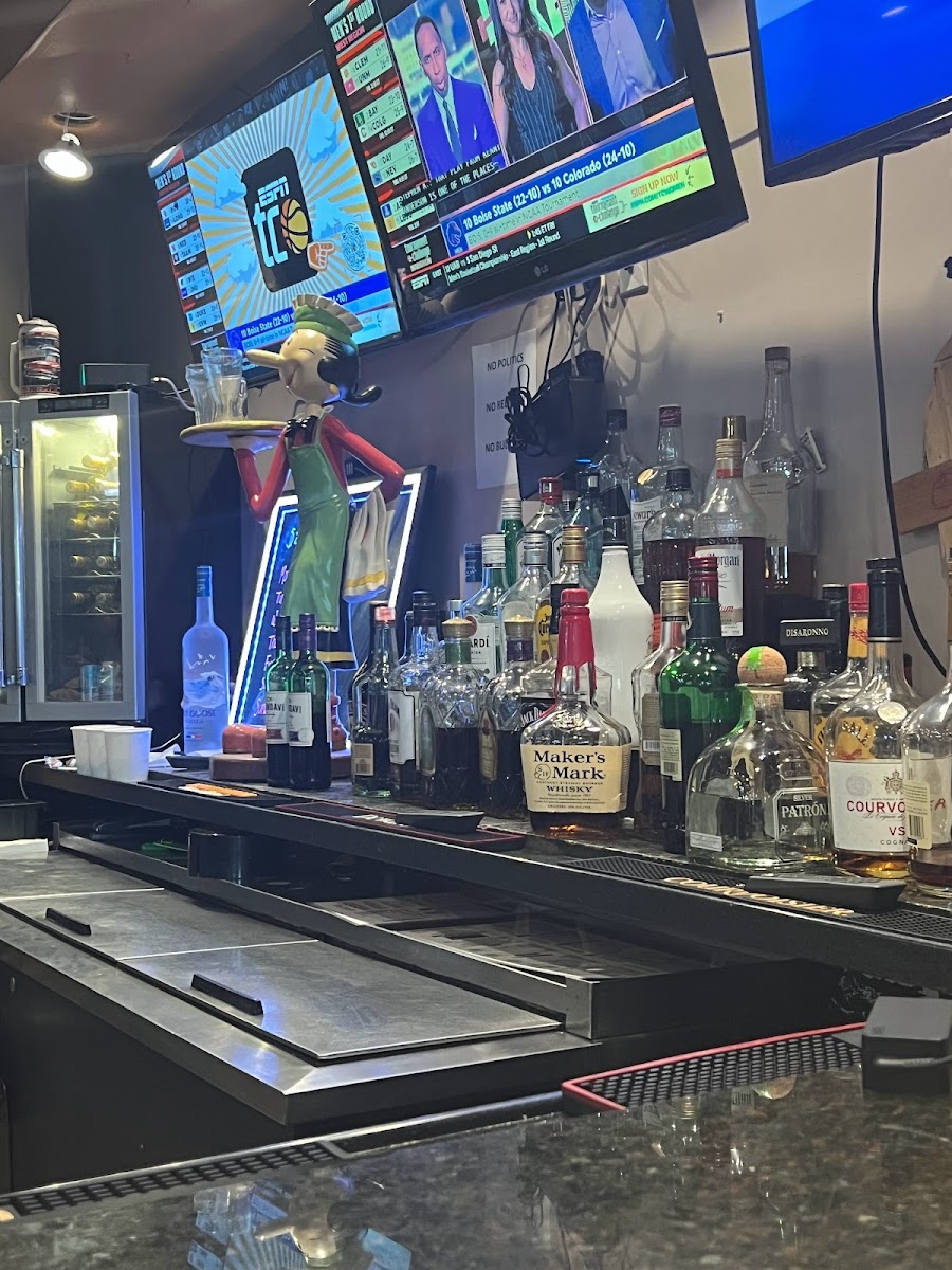 Pikes Cinema Bar and Grill - Photo 8