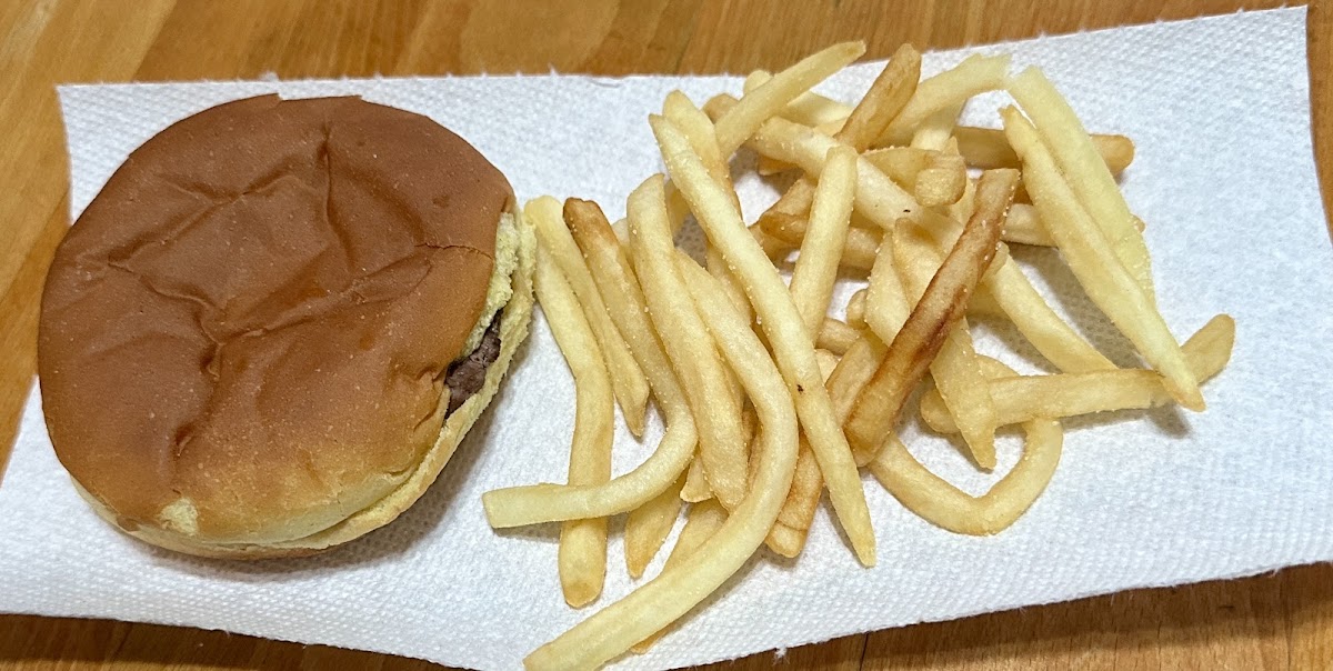Burgers Shakes - Photo 1