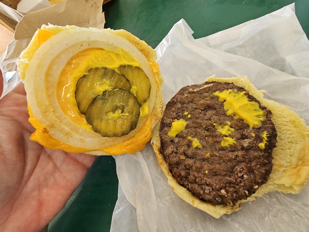 Burgers Shakes - Photo 4