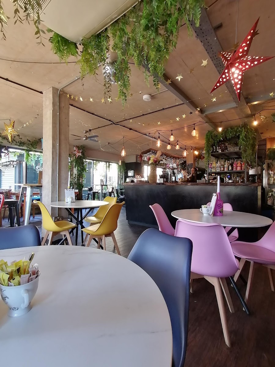 Kitsch Coffee and Wine Bar - Photo 3