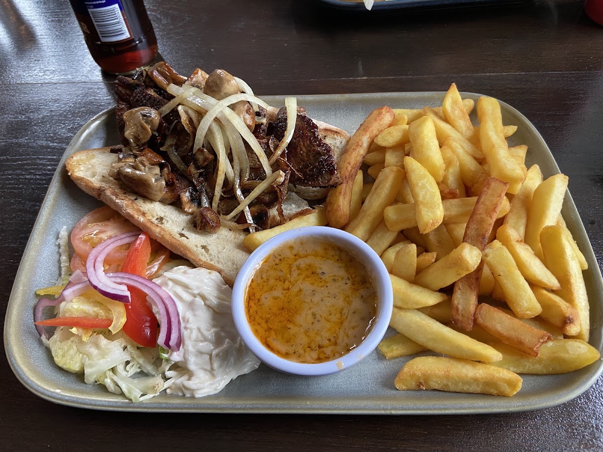 Harbour Lights Cafe - Photo 5