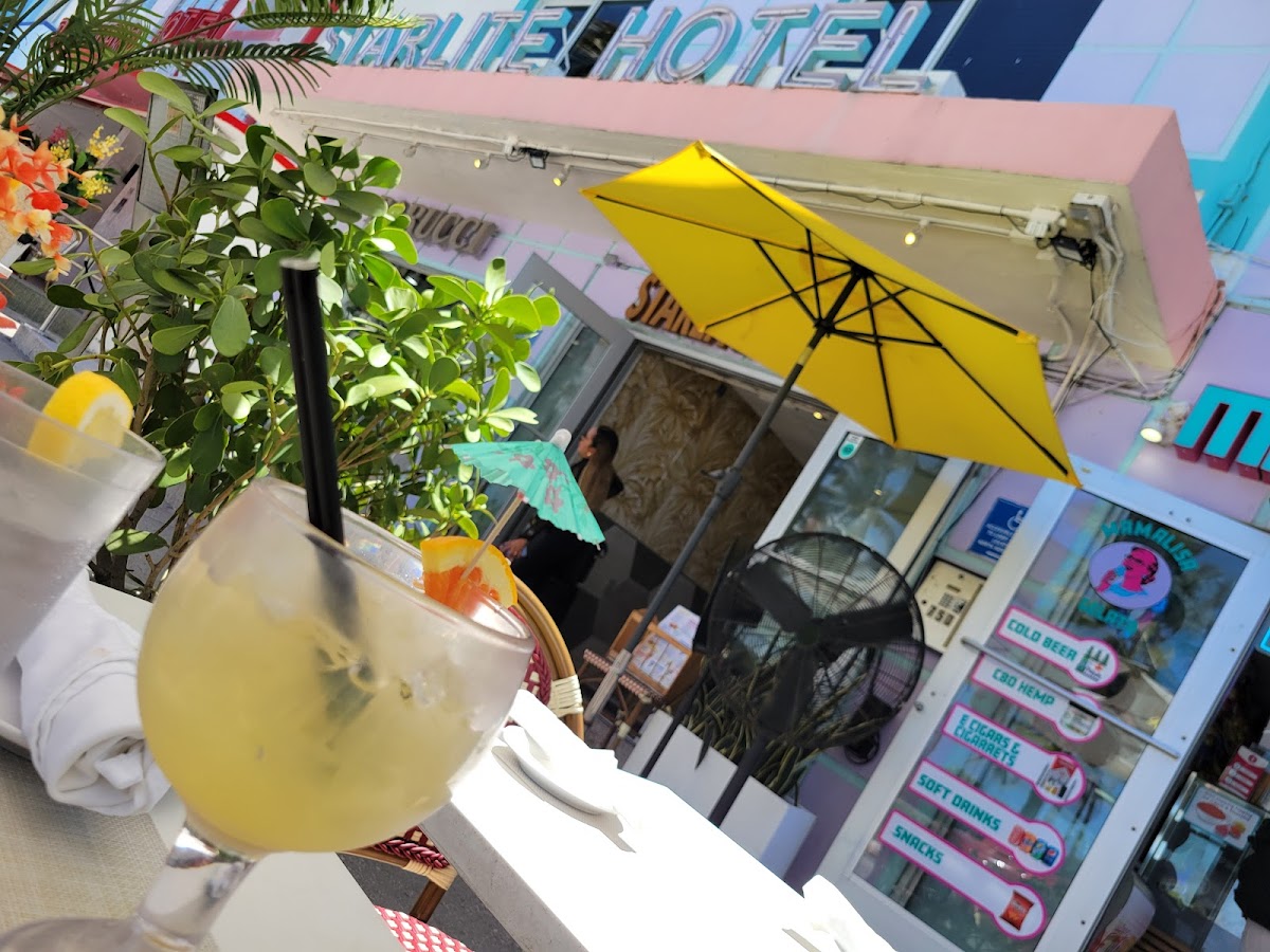 Starlite Cafe - Photo 7