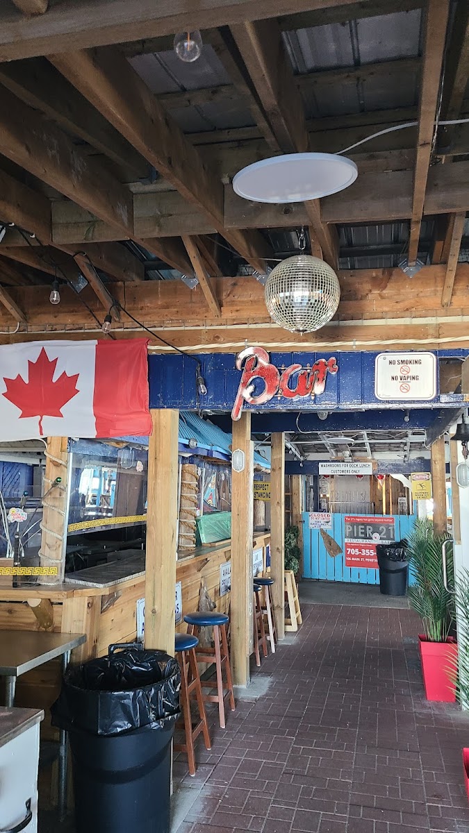 World Famous Dock Lunch - Photo 4