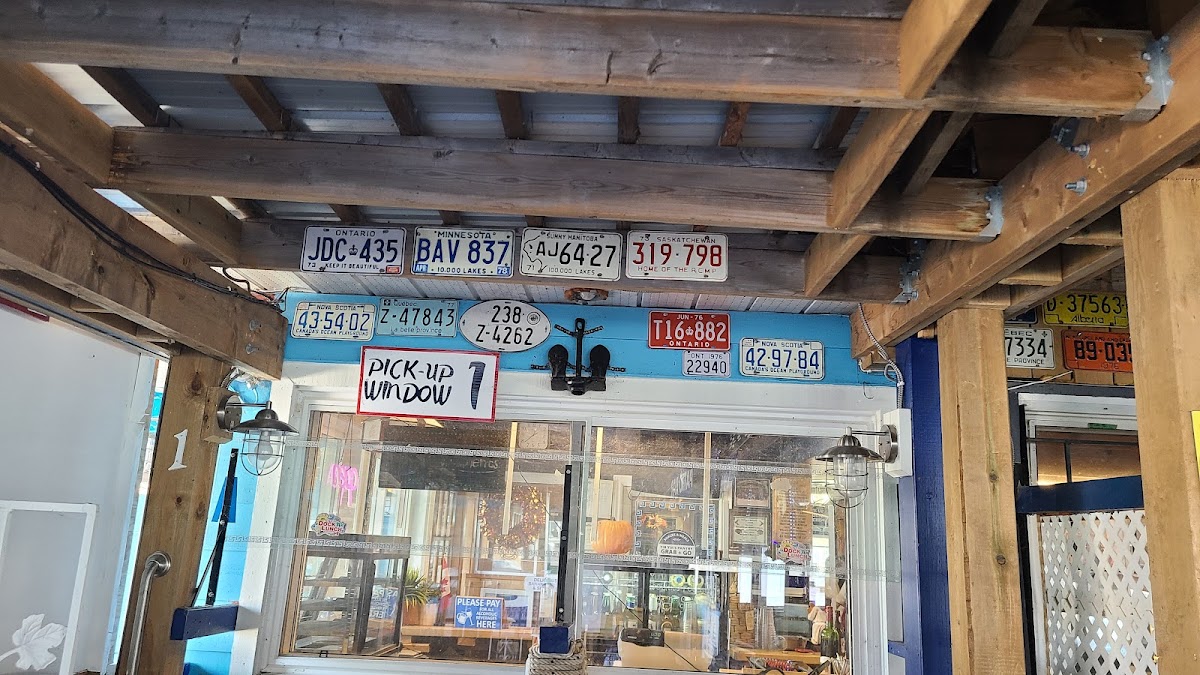 World Famous Dock Lunch - Photo 7