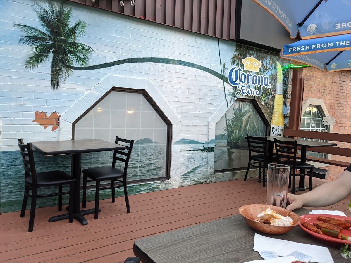 Knights Arms Pub & Grill - Photo 8