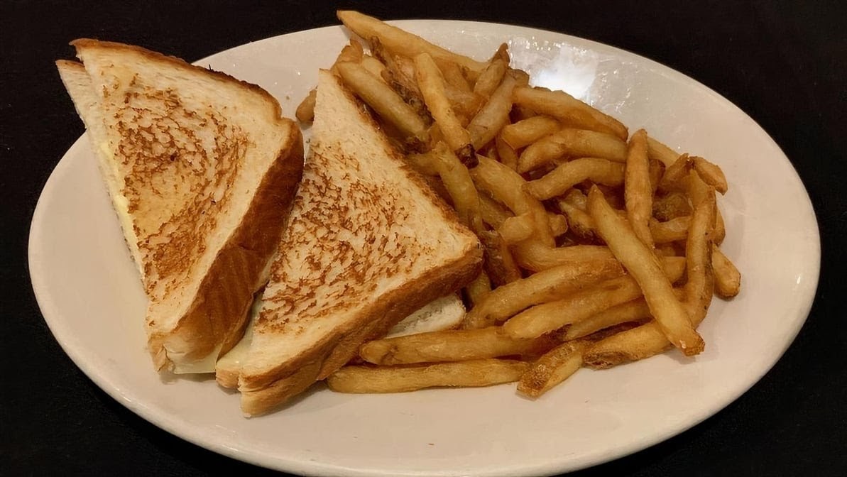 D’Ann’s Sports & Entertainment Restaurant - Photo 7