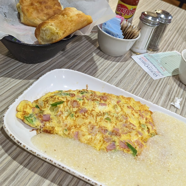 Western Omelette and Grits