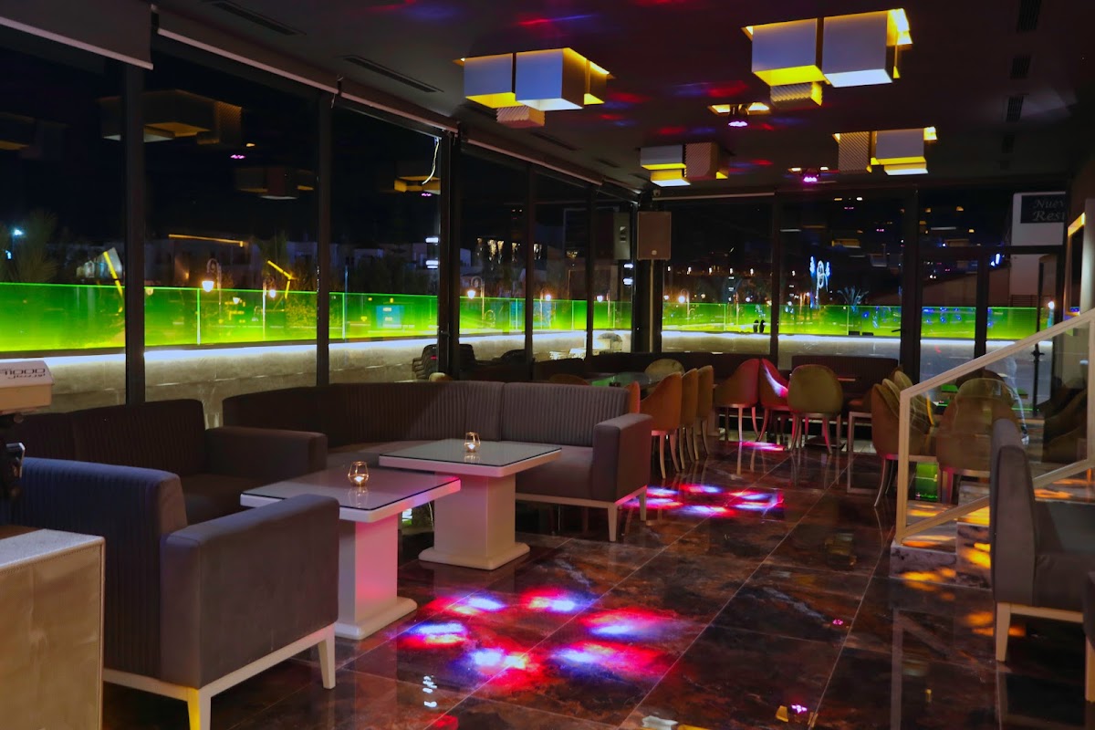 Babylon lounge & restaurant - Photo 2