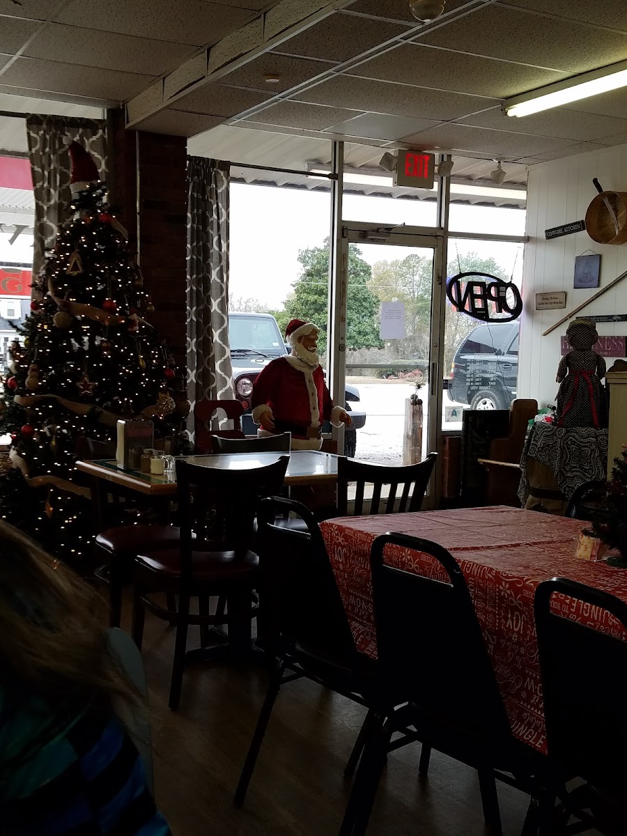 Tavern Cafe - Photo 9
