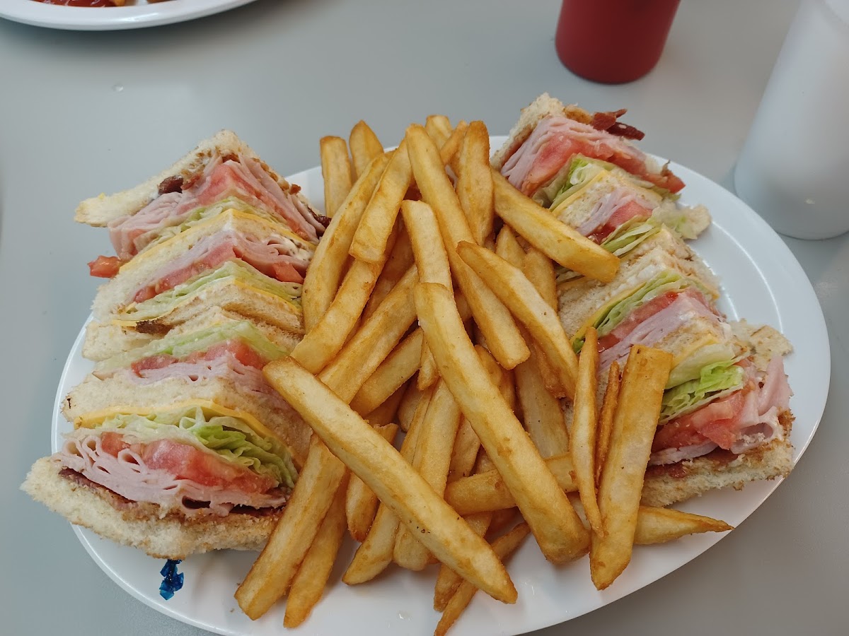 Tavern Cafe - Photo 1