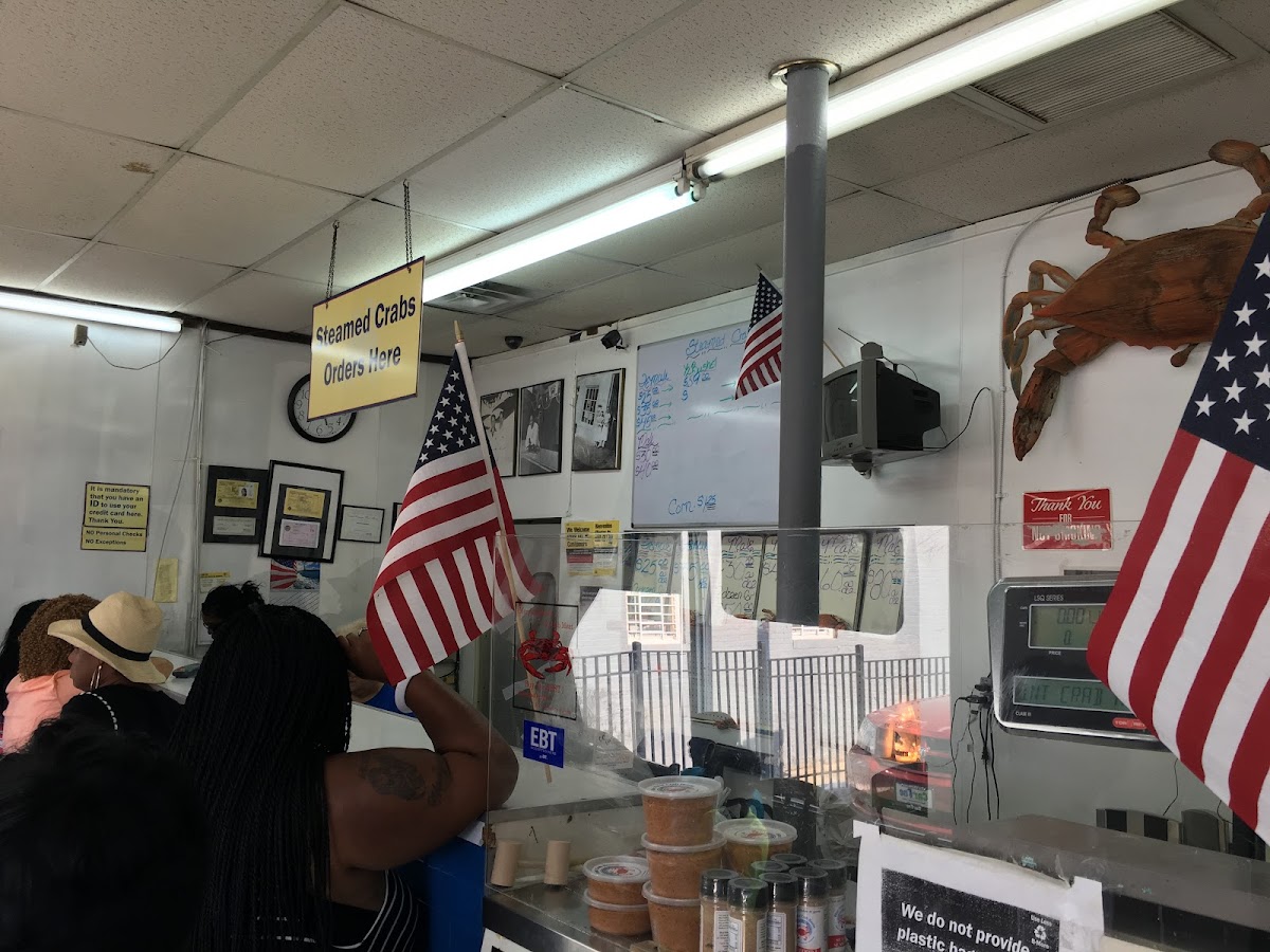 Blue Point Crab House - Photo 3
