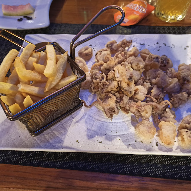 Tintahal Karikák Sült Krumplival