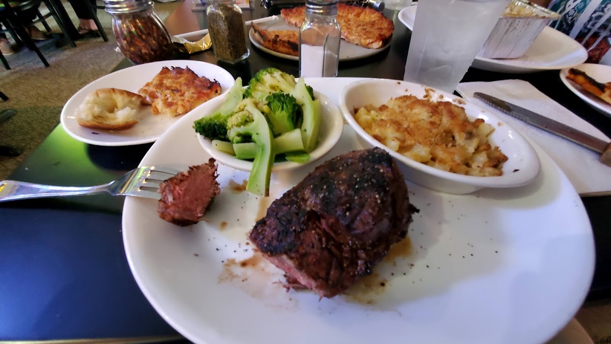 Lynch's Tavern - Photo 1