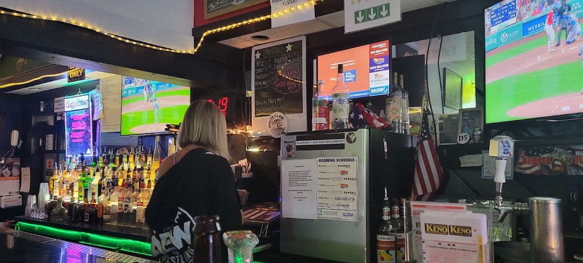 Lynch's Tavern - Photo 4