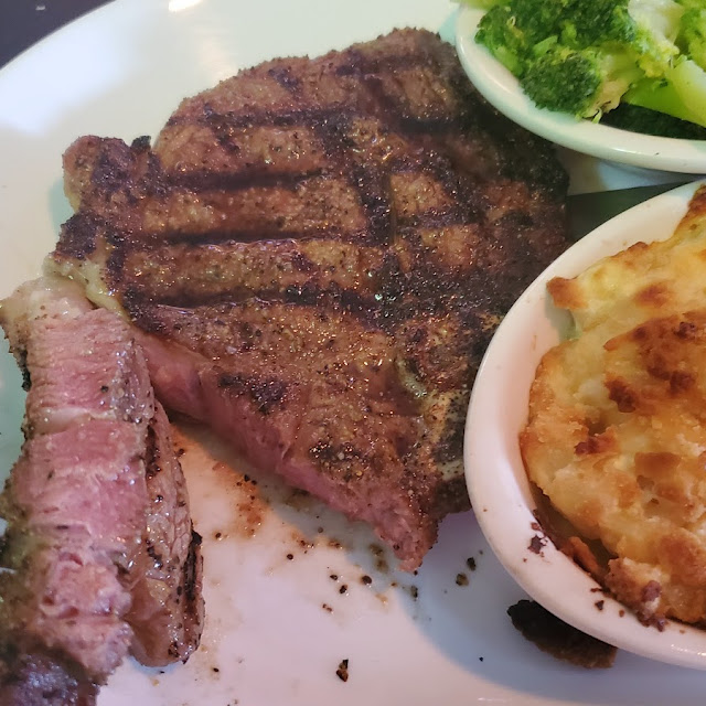 Ribeye Steak with Broccoli and Cheesy Potatoes