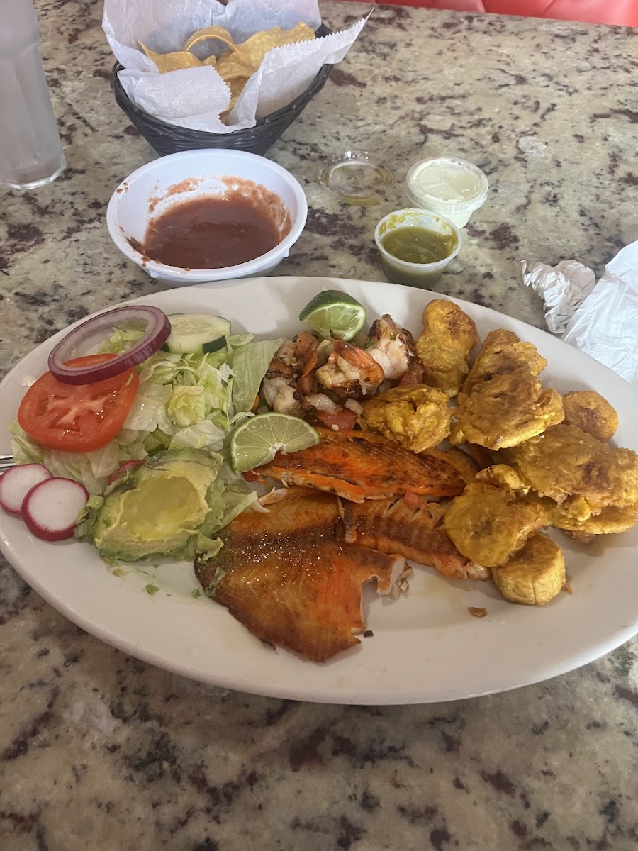 Mar-Y-Sol Restaurant - Photo 2