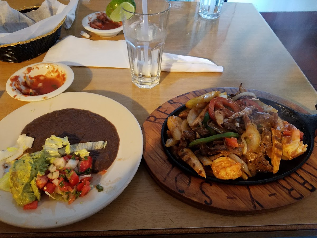 Mar-Y-Sol Restaurant - Photo 5