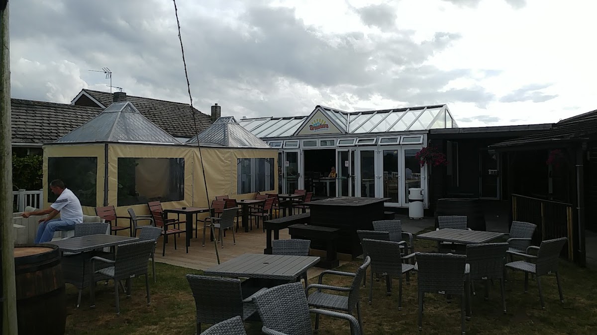 Breakers Bar and Restaurant - Photo 4