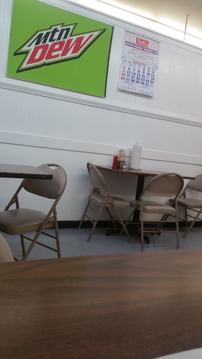 Ballards Cross Roads Grill - Photo 3