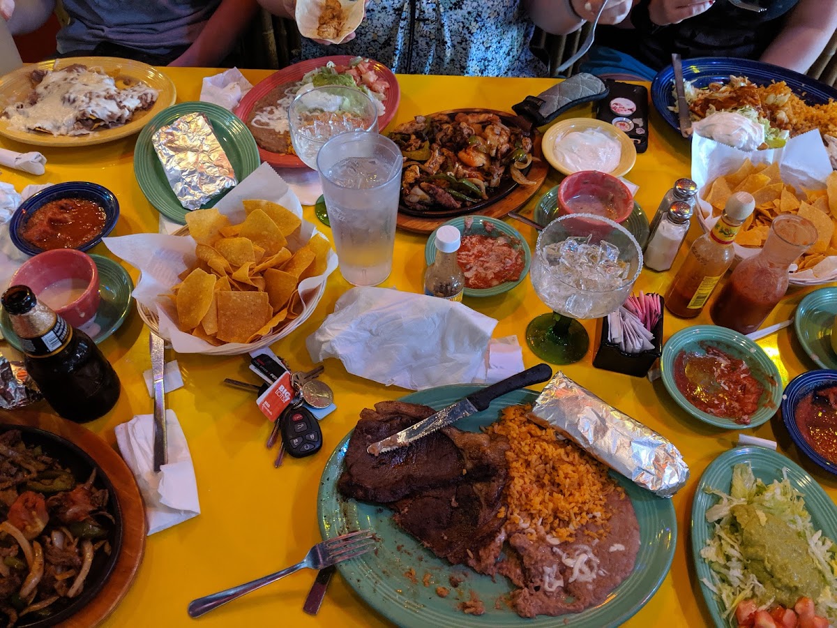 Munoz Mexican Grill - Photo 4