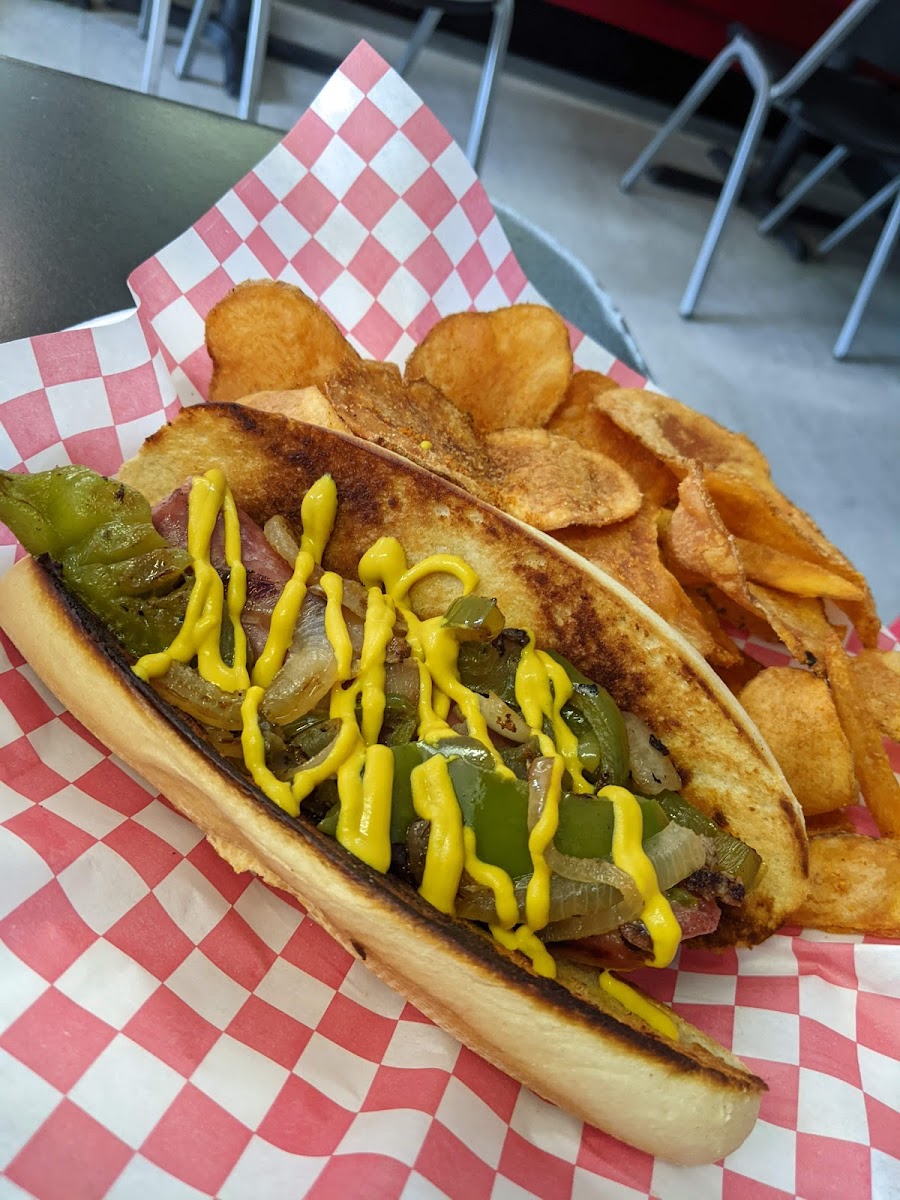 Thomahawk Deli & Grill - Photo 1