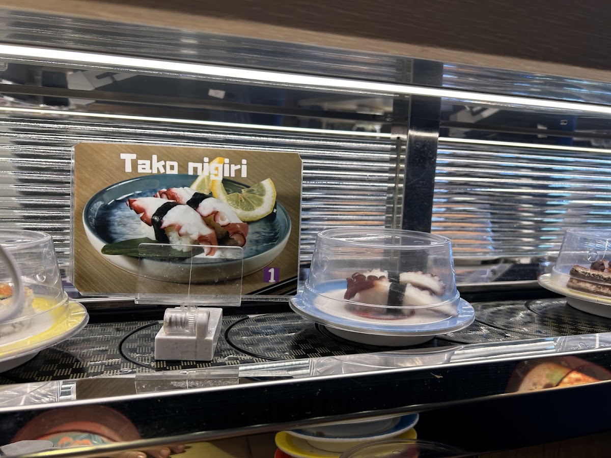 UMAMI REVOLVING SUSHI - Photo 1