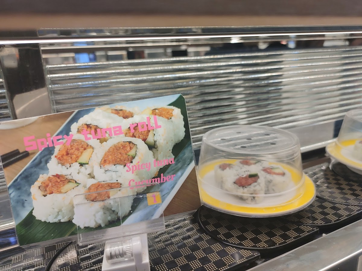 UMAMI REVOLVING SUSHI - Photo 3