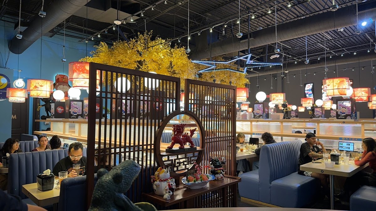 UMAMI REVOLVING SUSHI - Photo 4