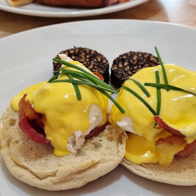 Eggs Benedict