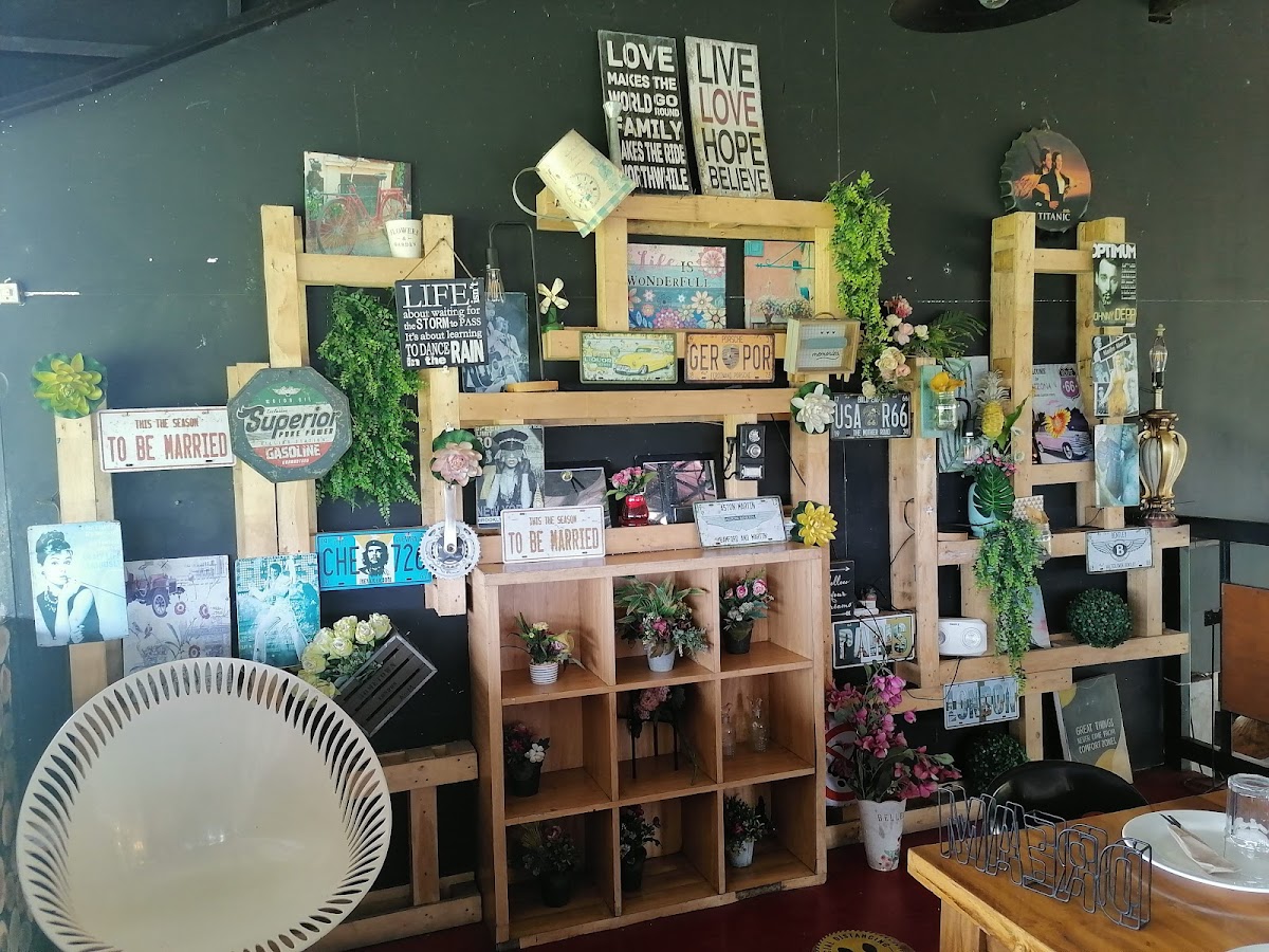Mimay’s Seafood House - Photo 2