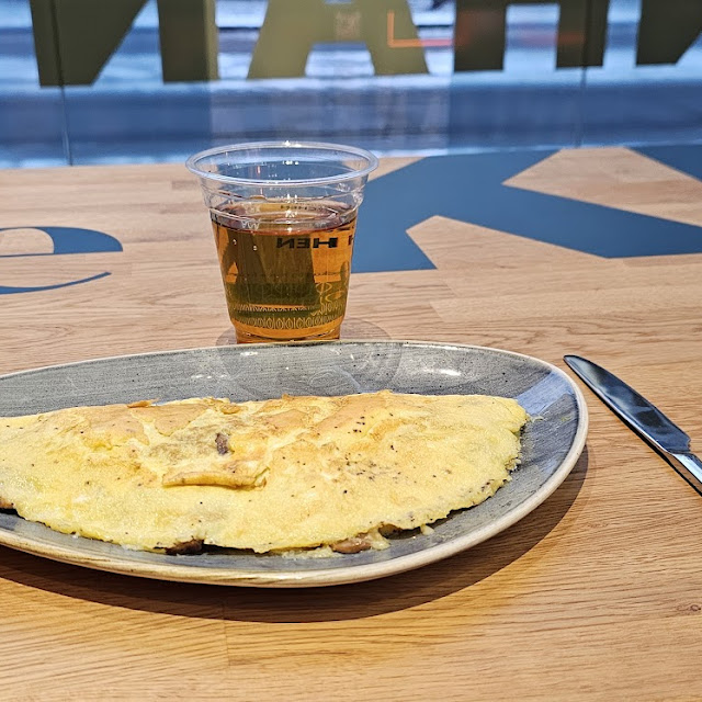 Omelette with Mushrooms and Cheese