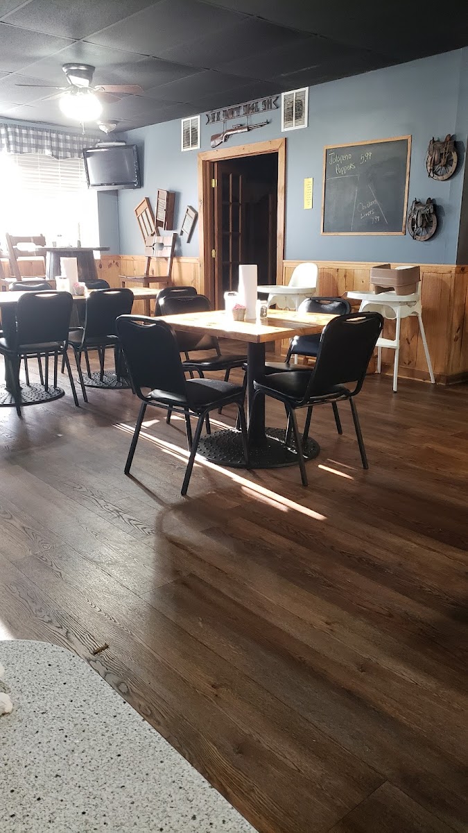 Ranch House Restaurant - Photo 4