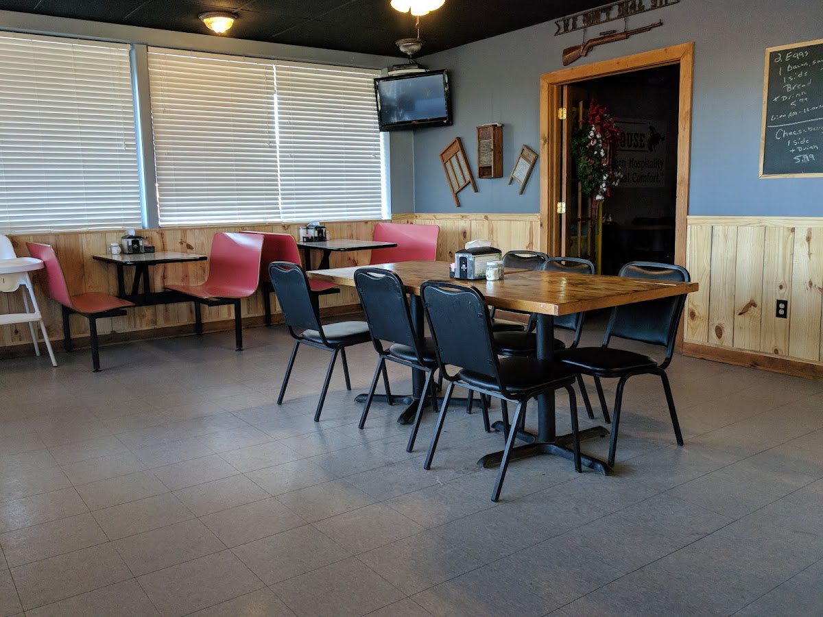 Ranch House Restaurant - Photo 5