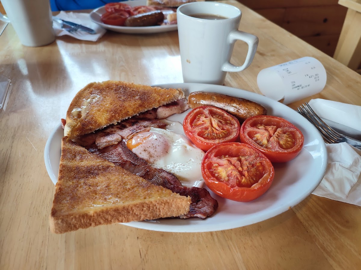 Log Cabin Diner - Photo 2