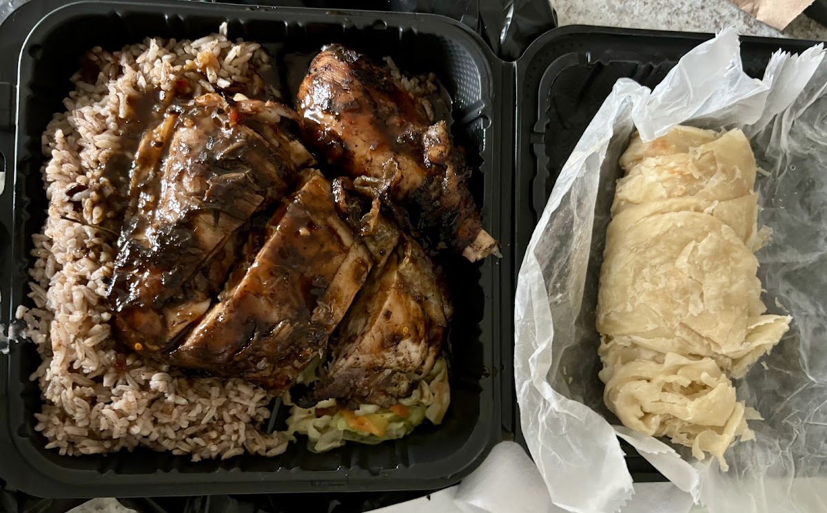 Curry's Caribbean Restaurant & Bar - Photo 4