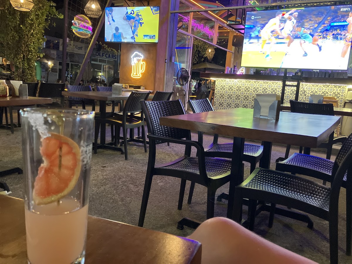 Sayulita Burger Company - Photo 2