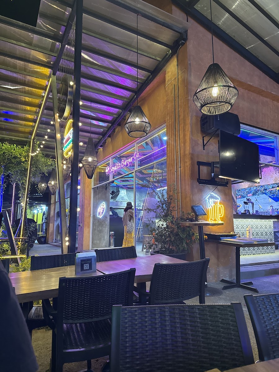 Sayulita Burger Company - Photo 4