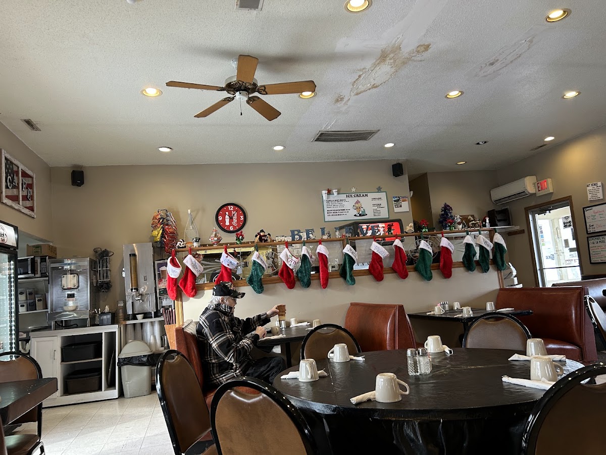 D J's Casual Café