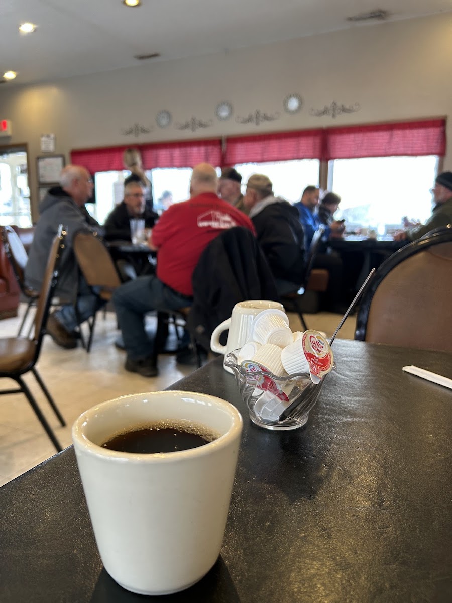 D J's Casual Café - Photo 3