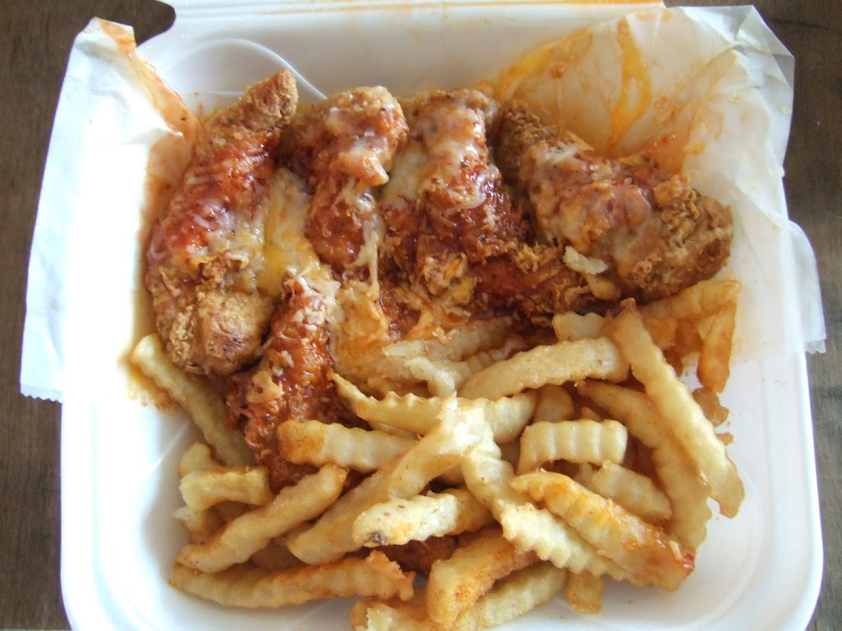 R & R Wing Cafe - Photo 4