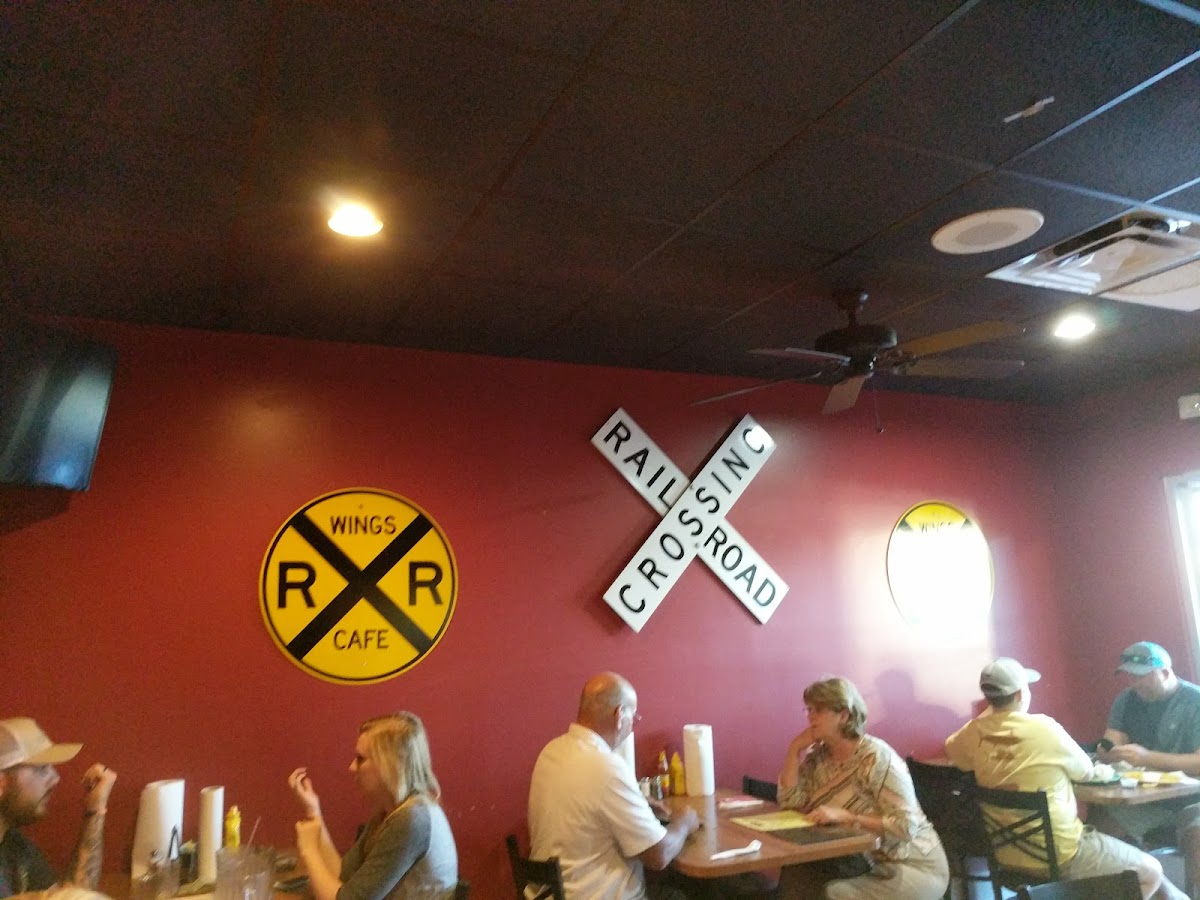 R & R Wing Cafe - Photo 6