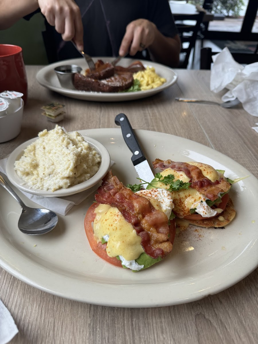 EJ's Meridian Cafe - Photo 2