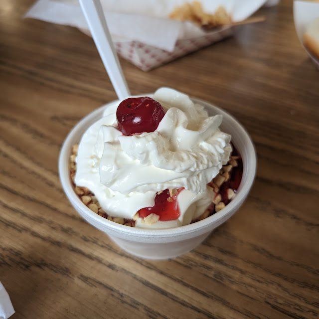 Small Strawberry Sundae