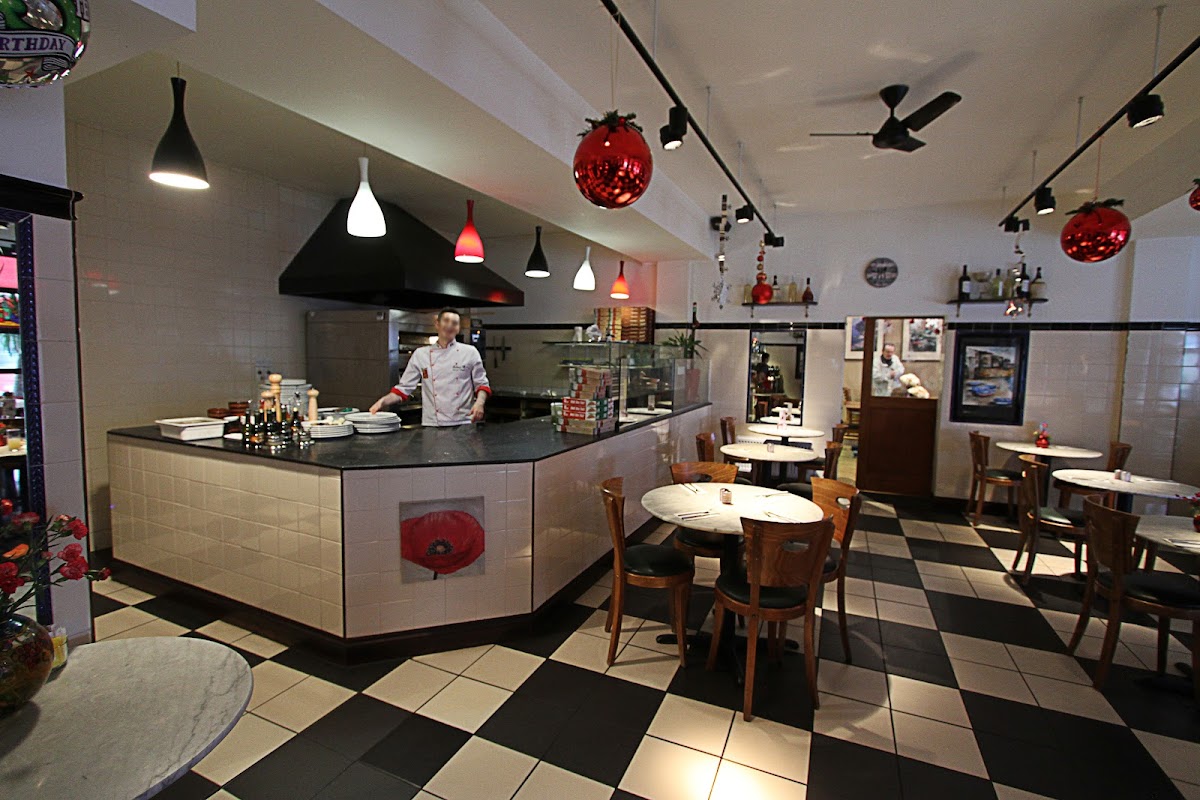La Rocca Chingford - Photo 7