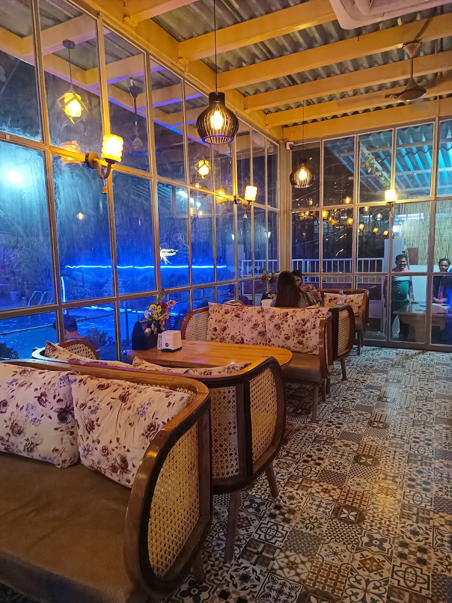 Pool Cafe - Photo 6
