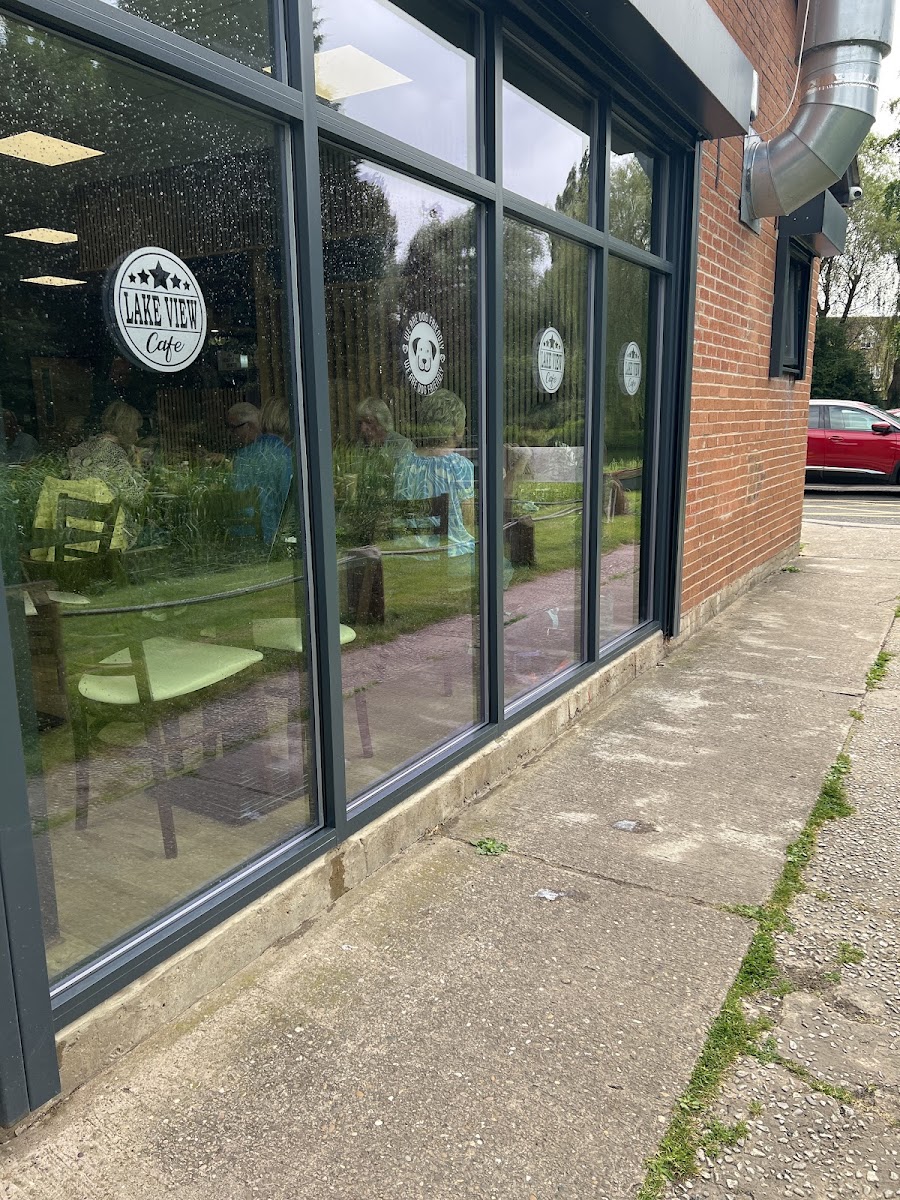 Lake View Cafe - Photo 3