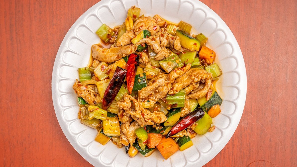 Dragon Express Chinese Cuisine - Photo 1